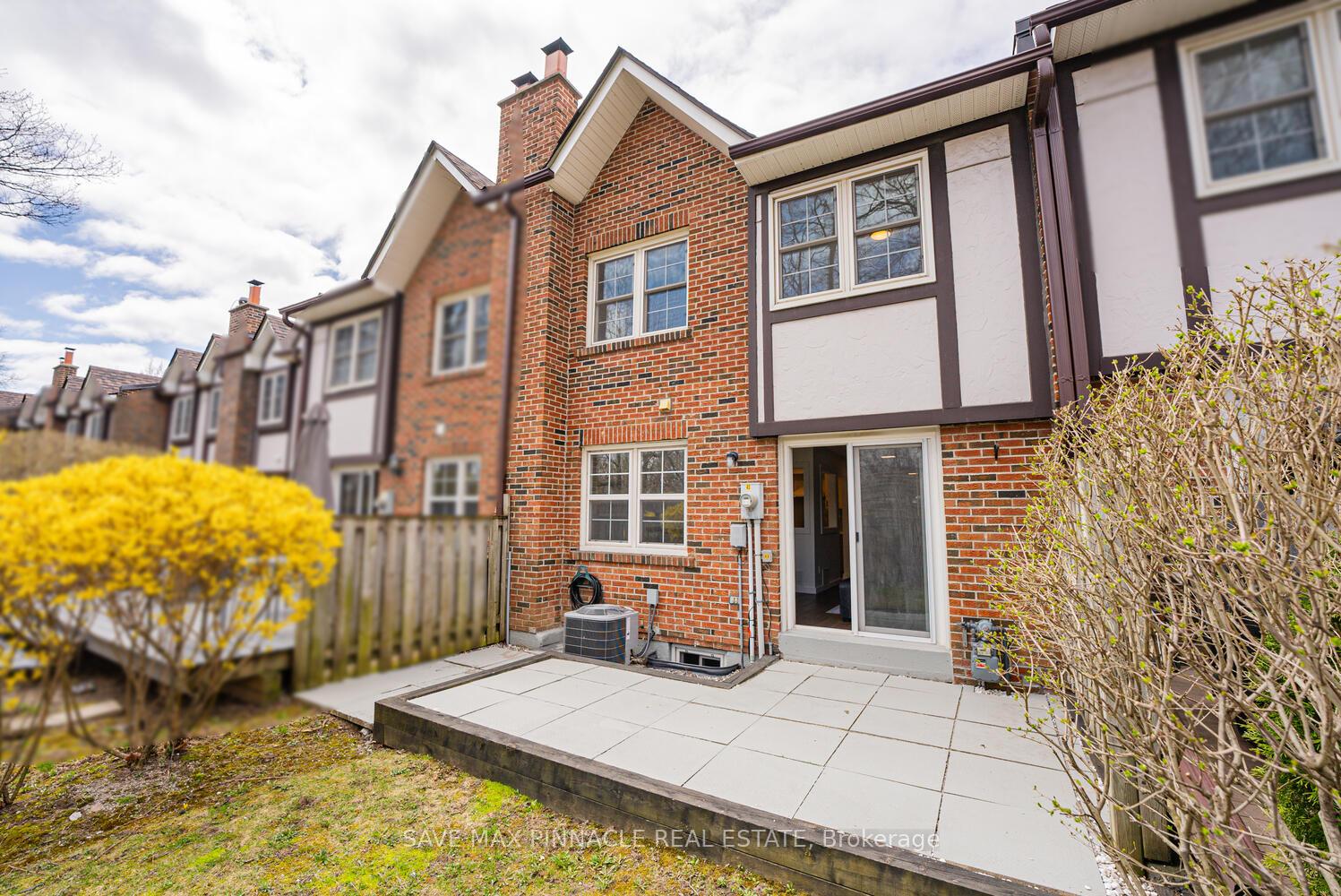 4 Bedrooms Condo at 2120 Rathburn,  Mississauga For sale