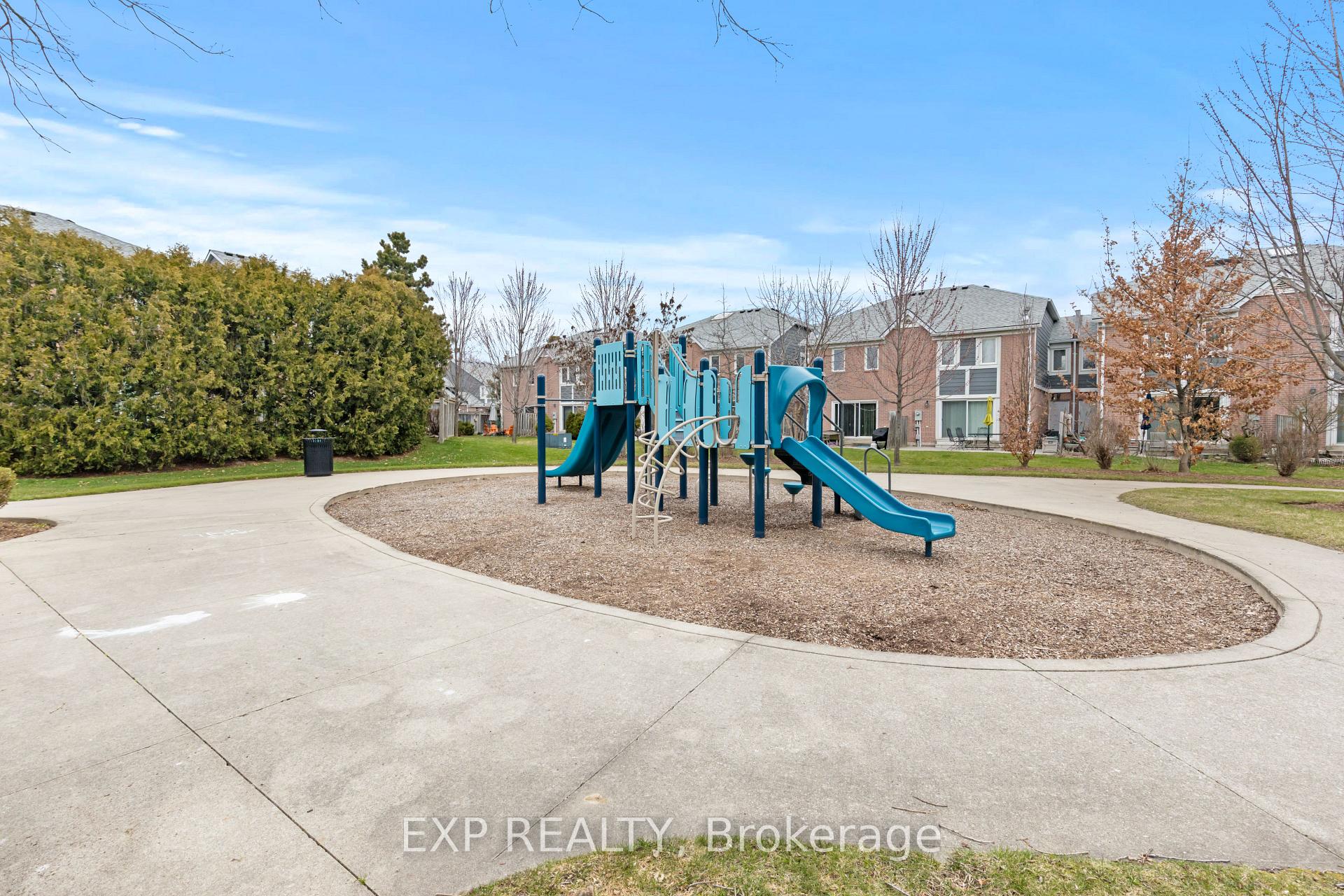 3 Bedrooms Condo at 2205 South Millway,  Mississauga For sale