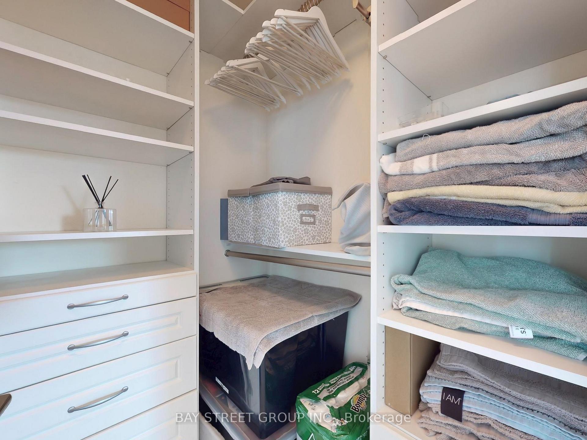 3 Bedrooms Condo at 33 BAY, Toronto For sale