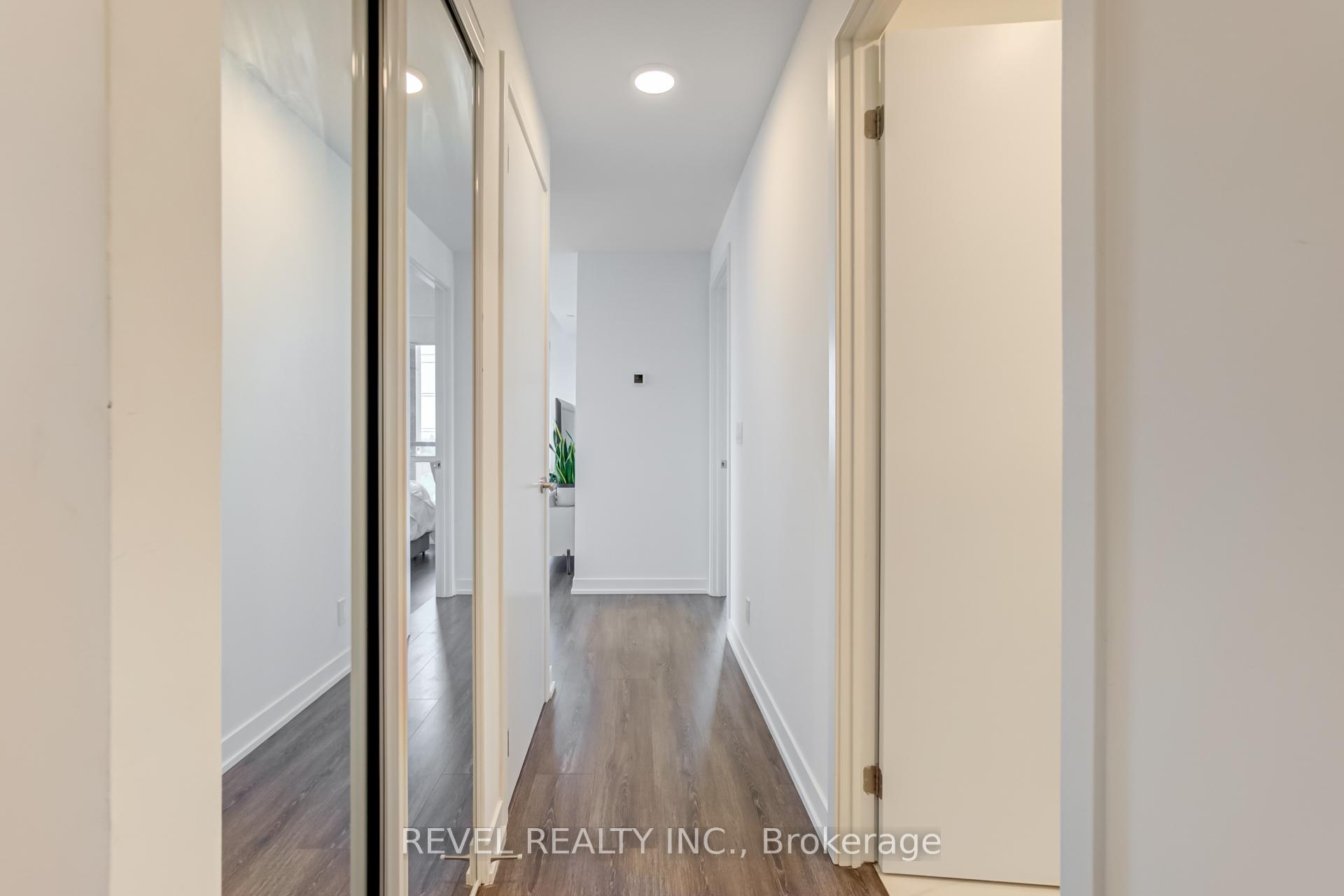2 Bedrooms Condo at 7950 Bathurst, Vaughan For sale