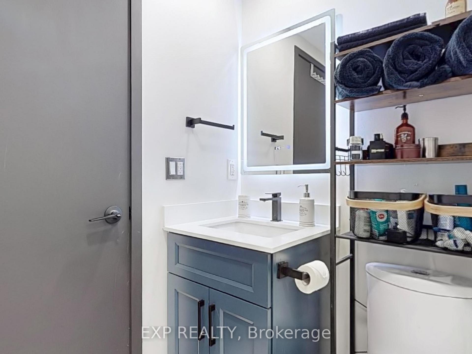 2 Bedrooms Condo at 285 Mutual, Toronto For sale