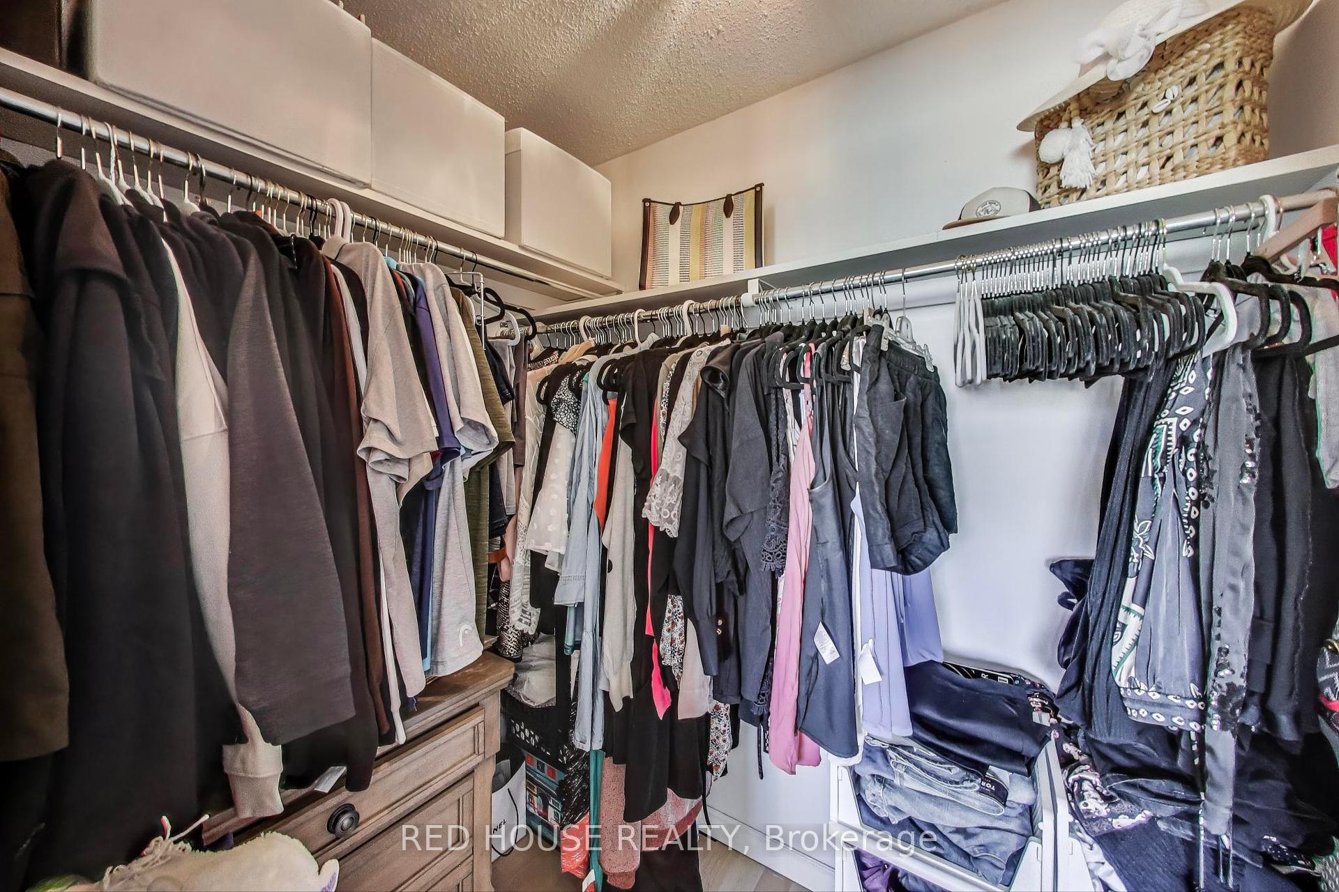 4 Bedrooms Condo at 3510 South Millway, Mississauga For sale