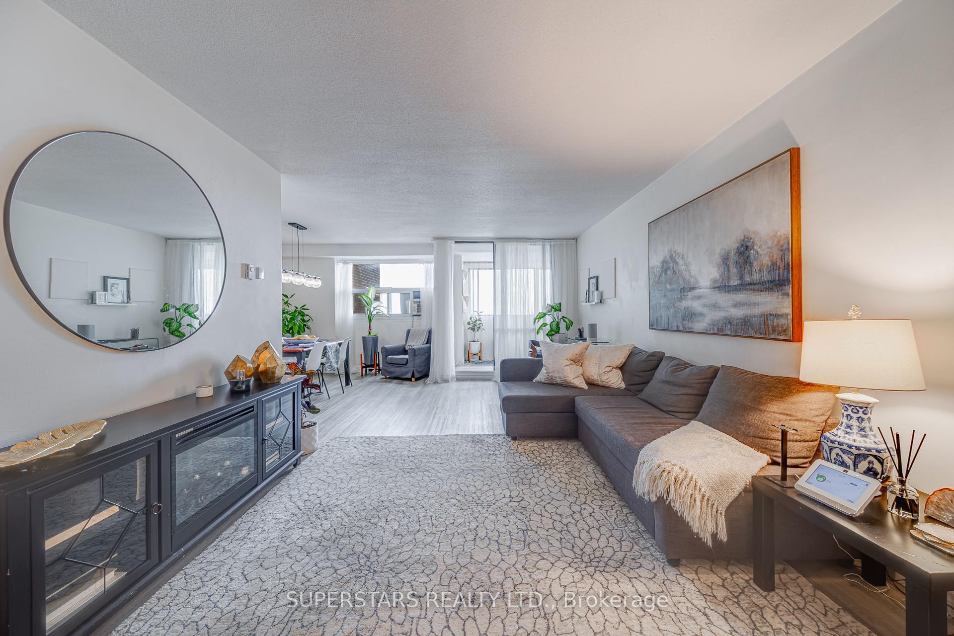 2 Bedrooms Condo at 3 Massey, Toronto For sale