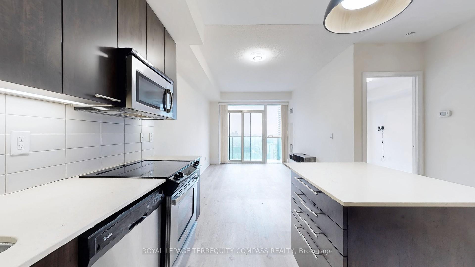 2 Bedrooms Condo at 70 Roehampton,  Toronto For sale