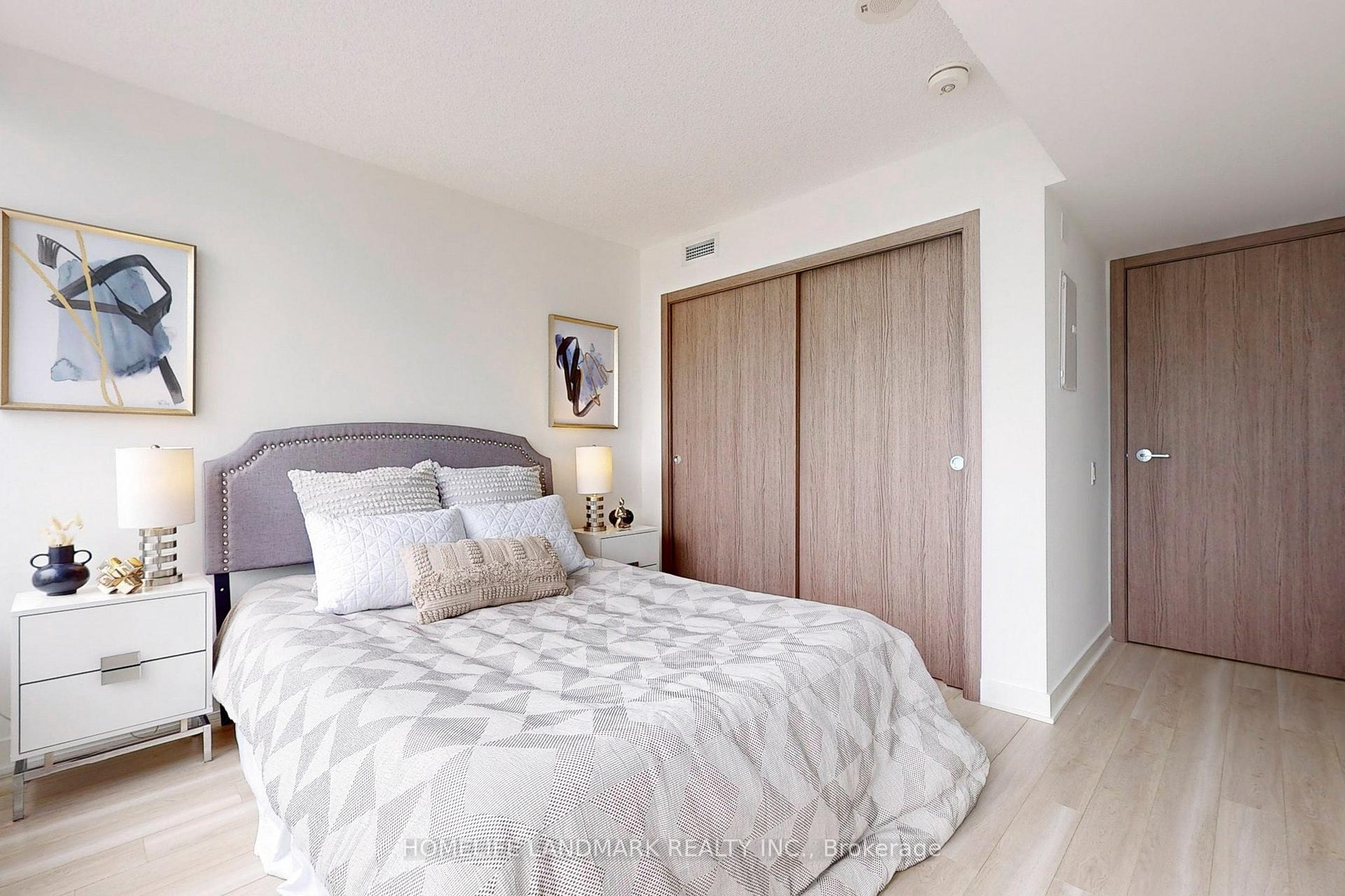2 Bedrooms Condo at 17 Bathurst, Toronto For sale