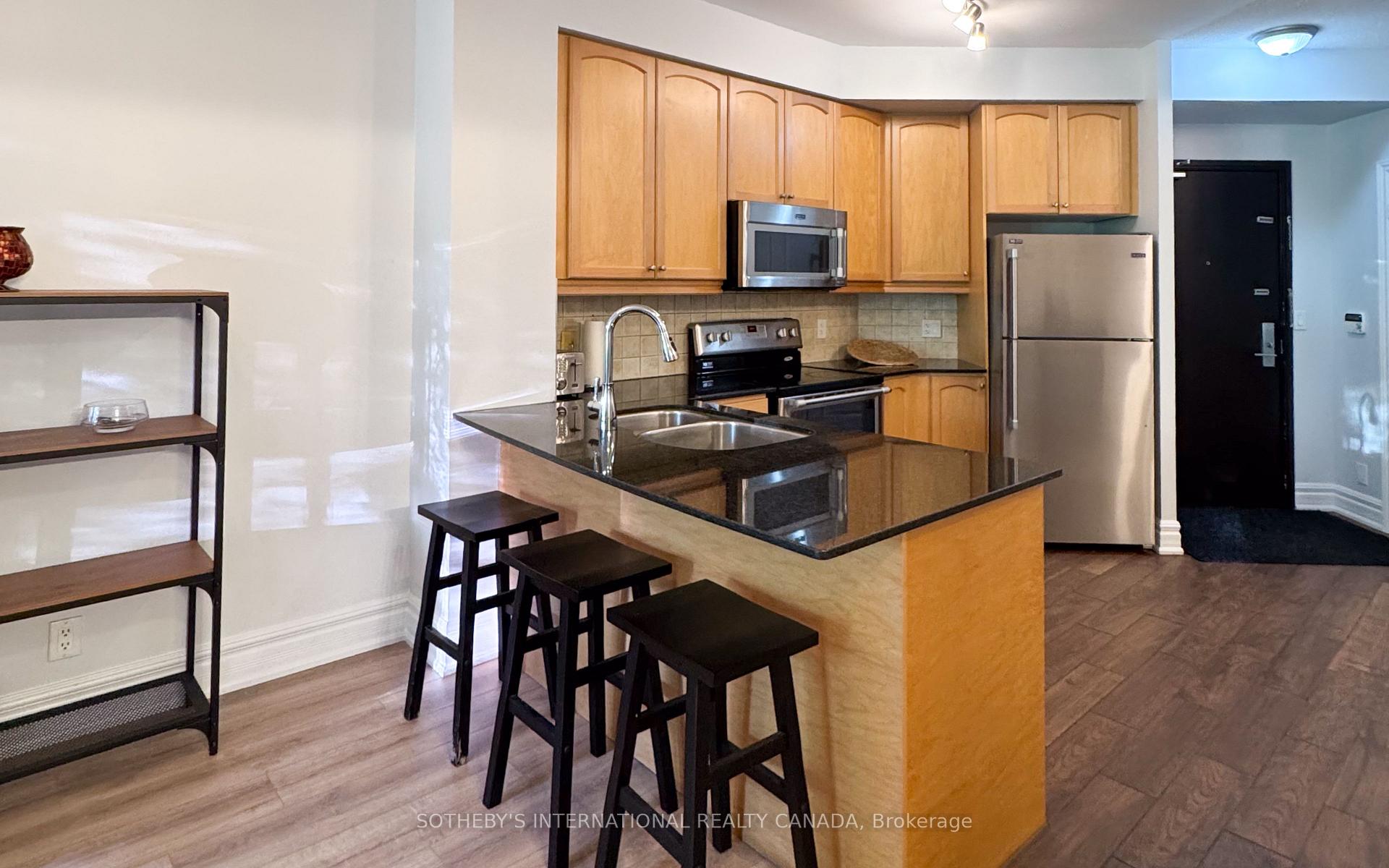 2 Bedrooms Condo at 70 Absolute, Mississauga For sale