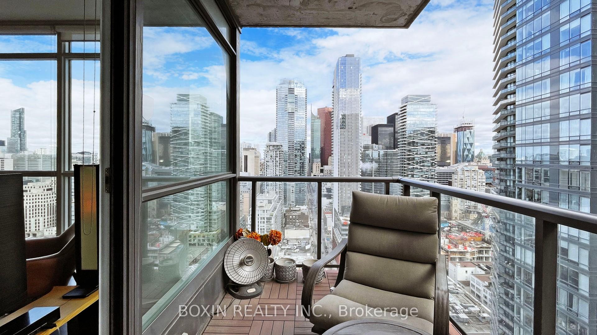 2 Bedrooms Condo at 290 Adelaide,  Toronto For sale