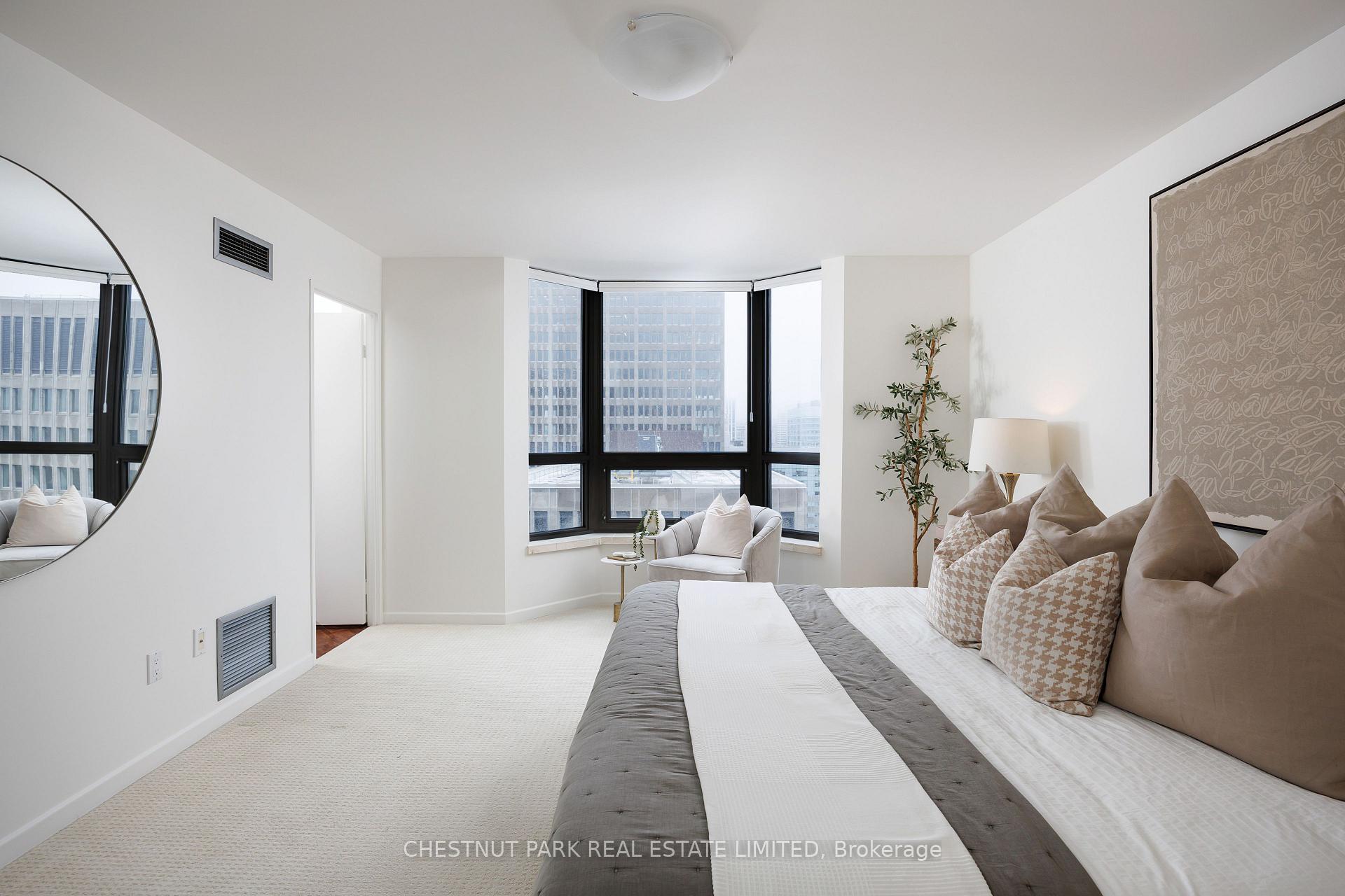 3 Bedrooms Condo at 62 Wellesley, Toronto For sale