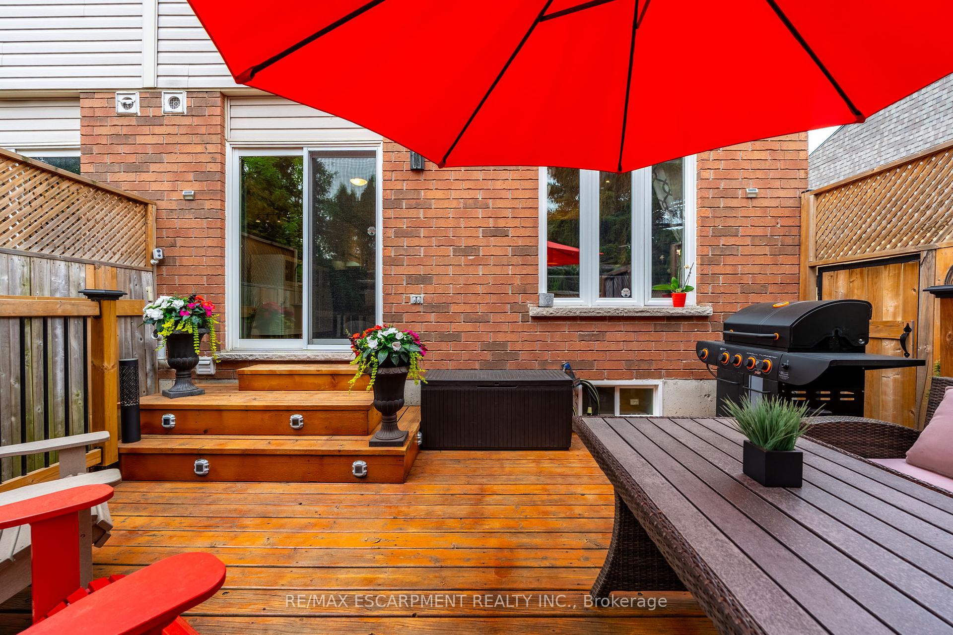 3 Bedrooms Condo at 1461 Upper Gage, Hamilton For sale