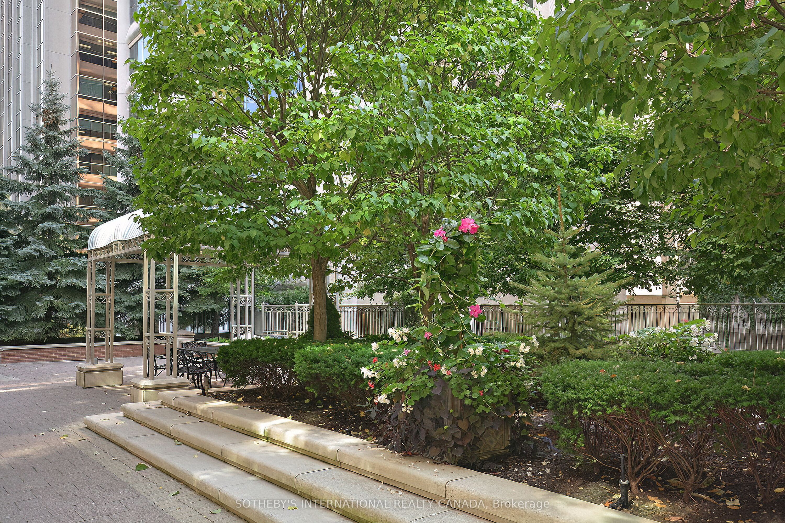 33 Delisle Avenue, #304