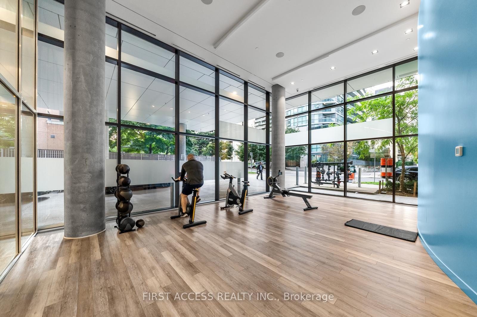 2 Bedrooms Condo at 161 Roehampton,  Toronto For sale