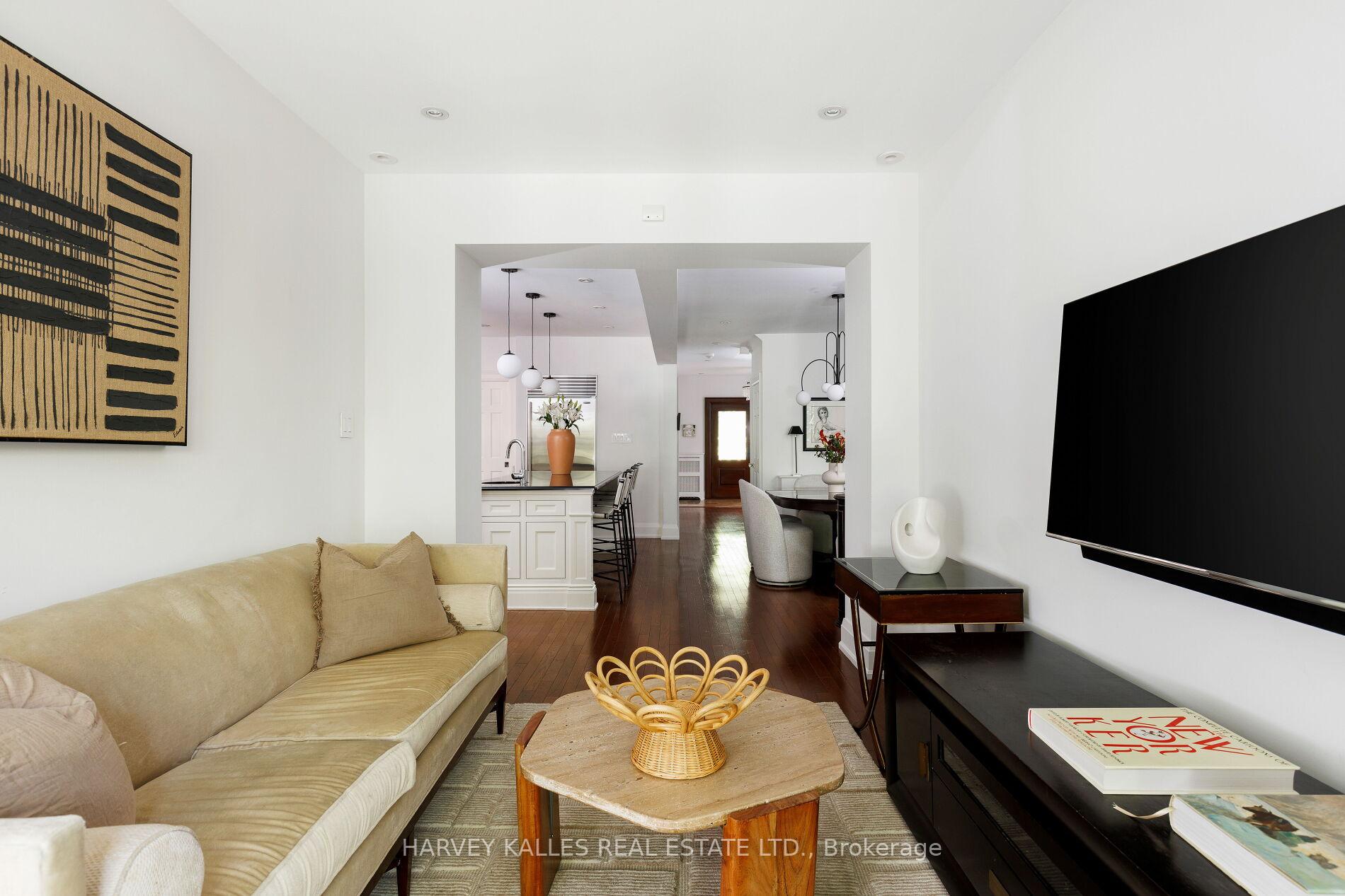 8 Edgewood Crescent