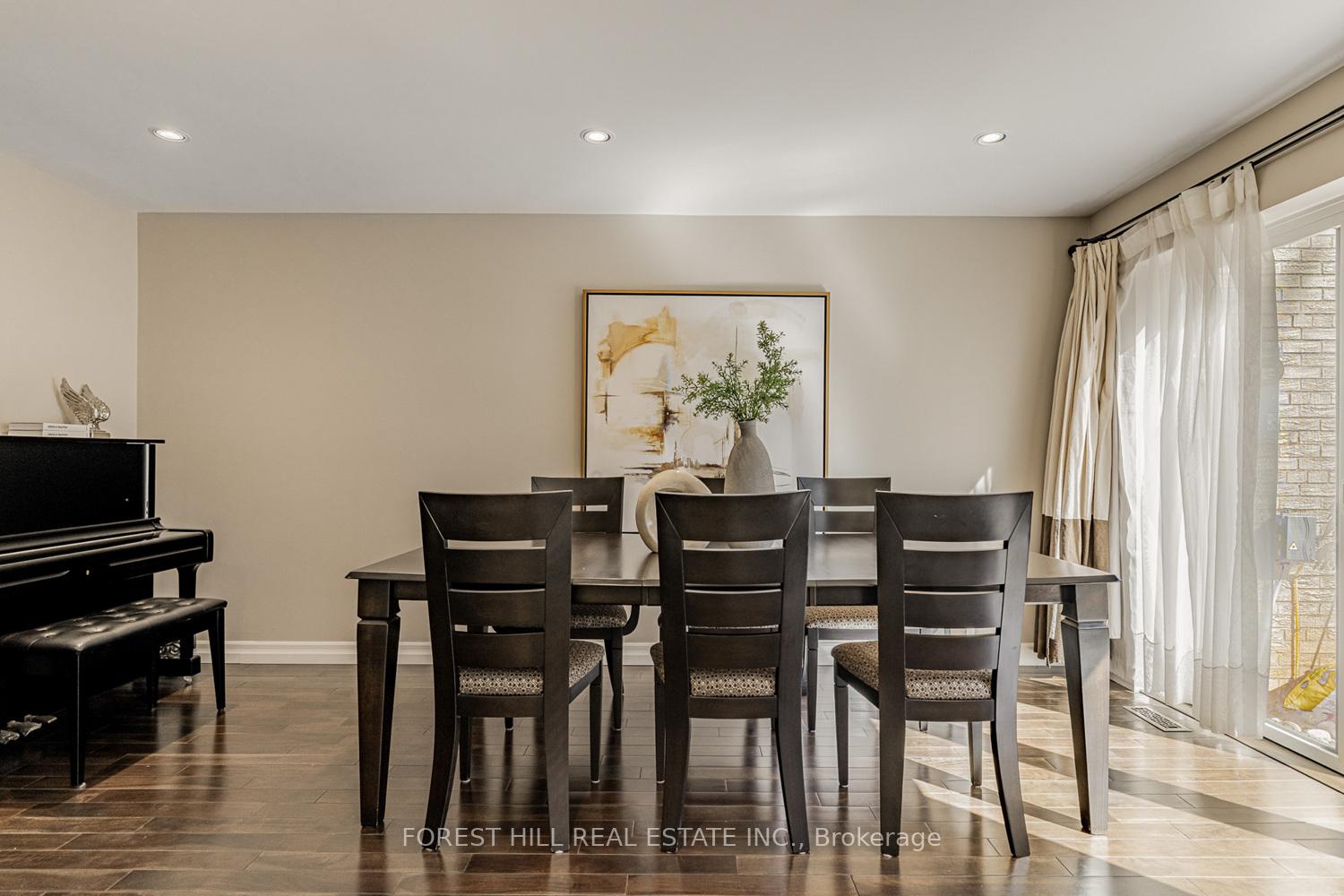 5 Bedrooms Condo at 21 Snowshoe Mill, Toronto For sale