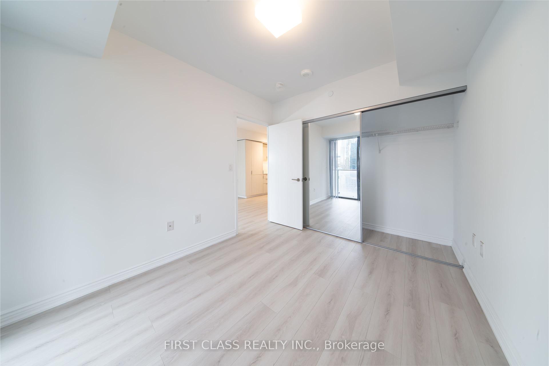 2 Bedrooms Condo at 11 Wellesley,  Toronto For sale