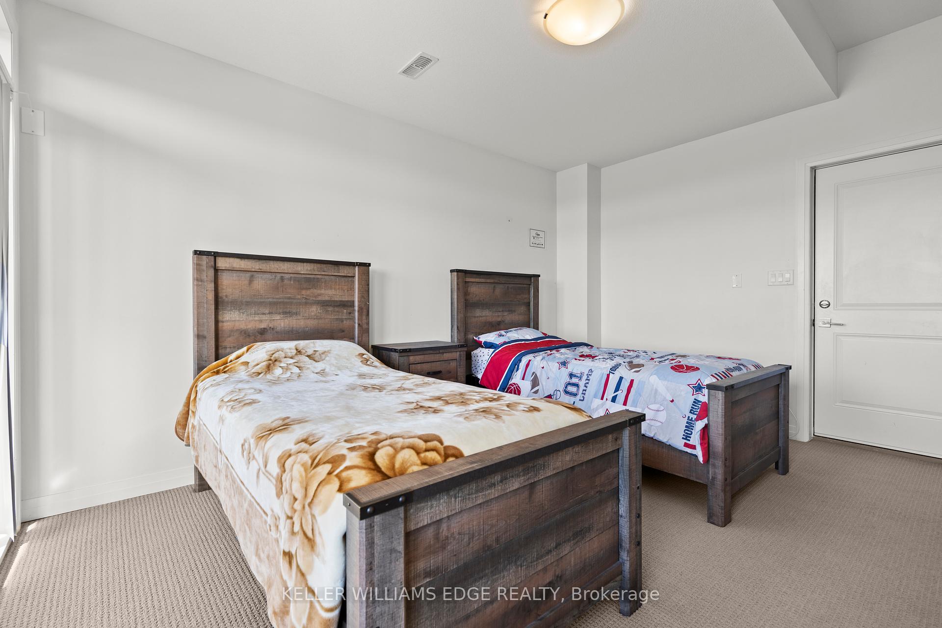 3 Bedrooms Condo at 30 Time Square, Hamilton For sale