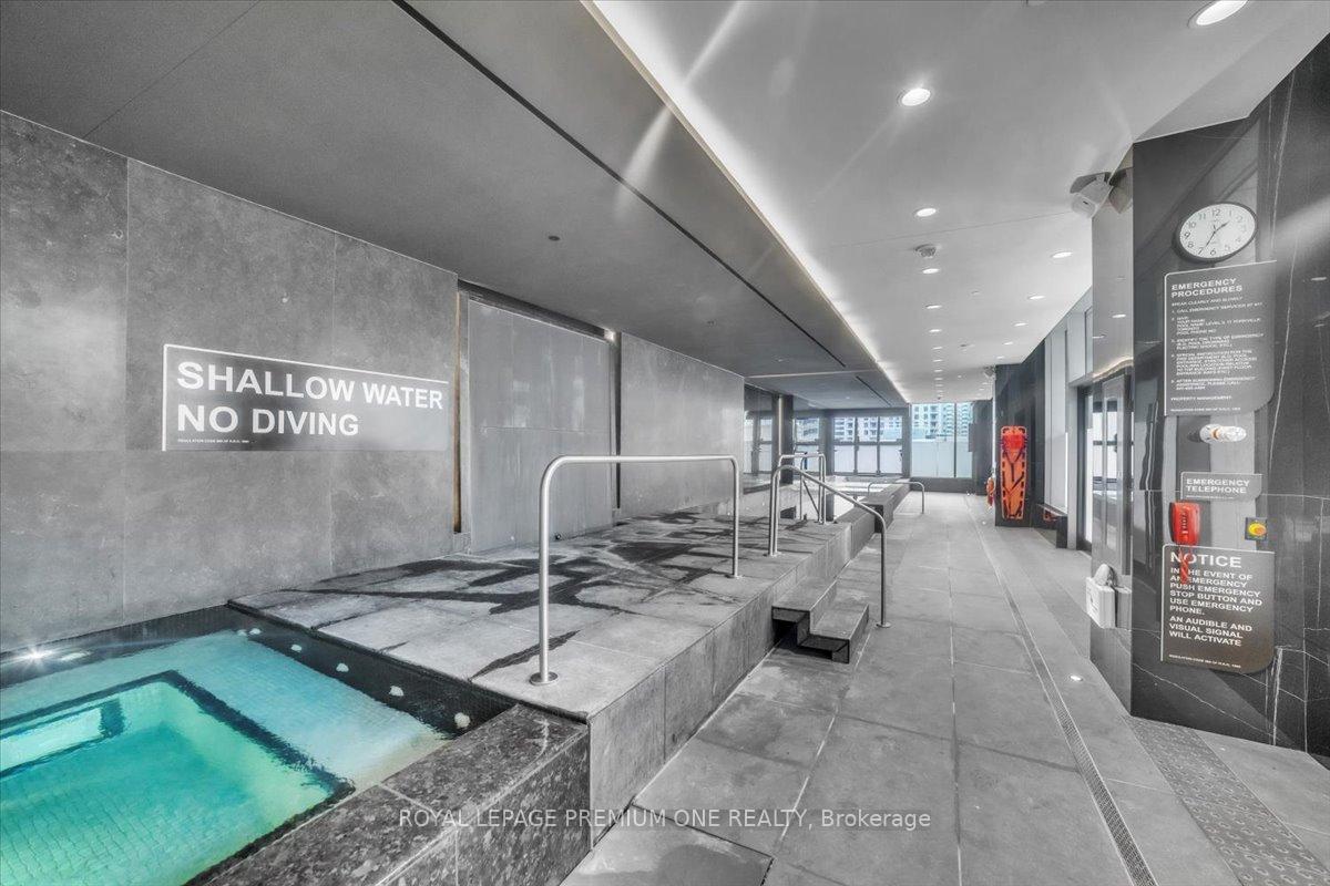 2 Bedrooms Condo at 11 Yorkville, Toronto For sale