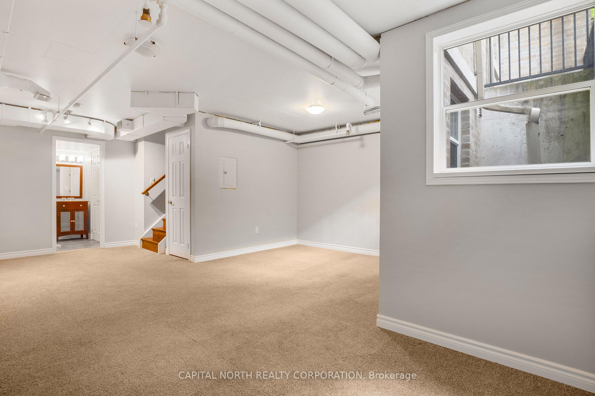 3 Bedrooms Condo at 51 Halton, Toronto For sale