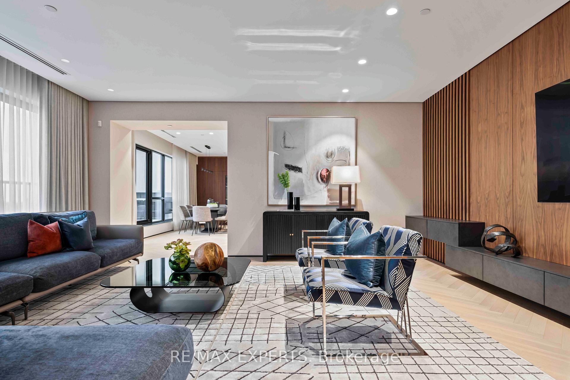 4 Bedrooms Condo at 1700 Avenue, Toronto For sale