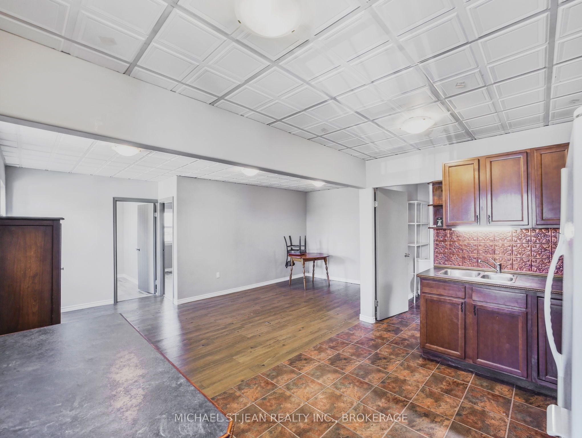 14 Victoria Avenue N