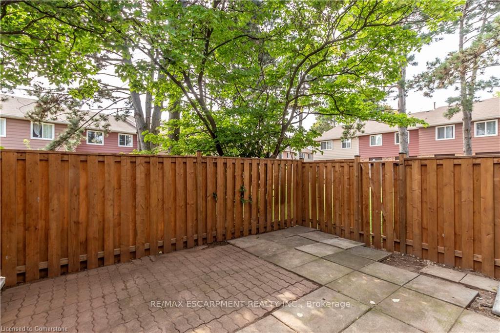 3 Bedrooms Condo at 4199 Longmoor, Burlington For sale