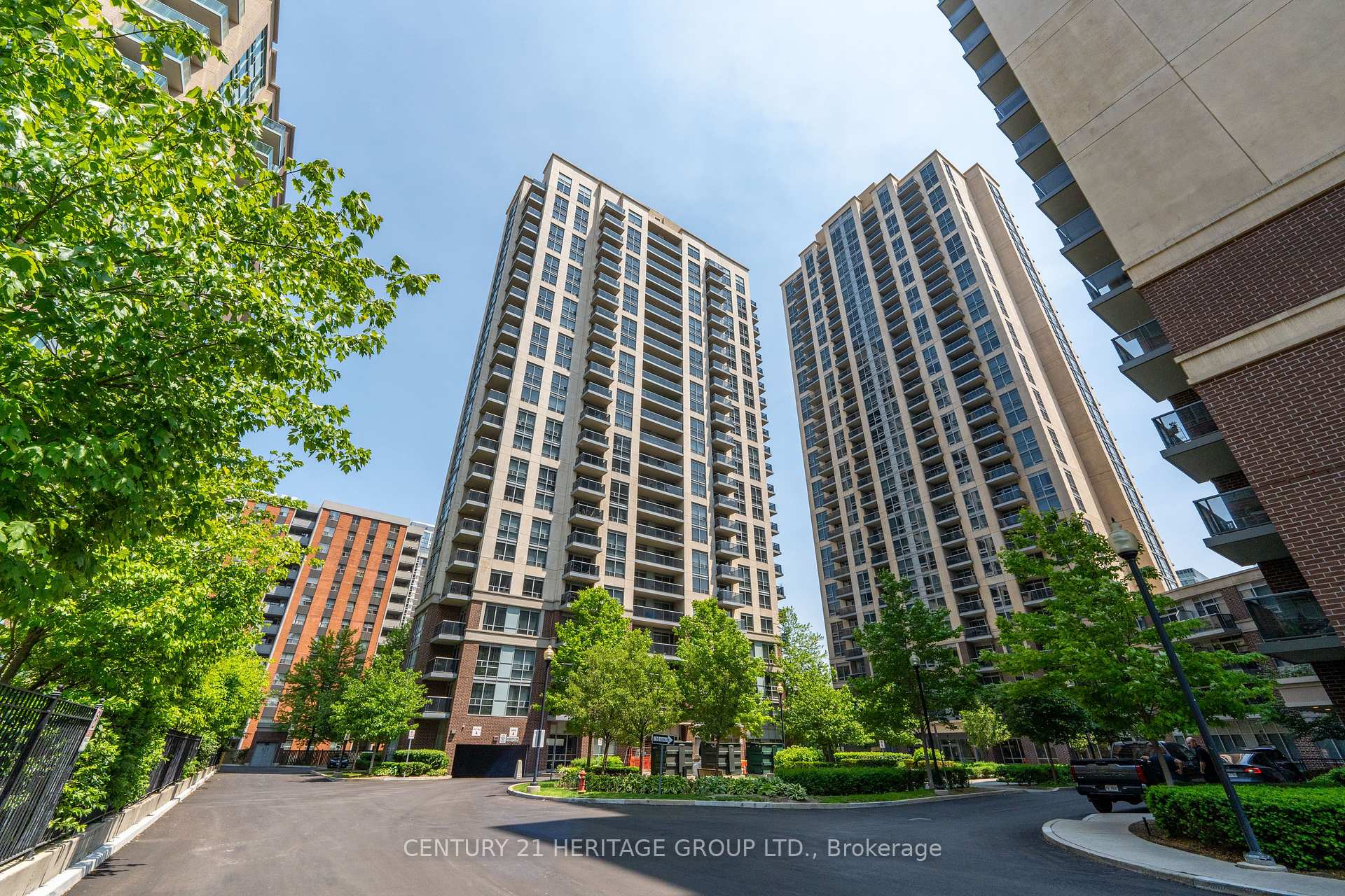 2 Bedrooms Condo at 5 Michael Power, Toronto For sale