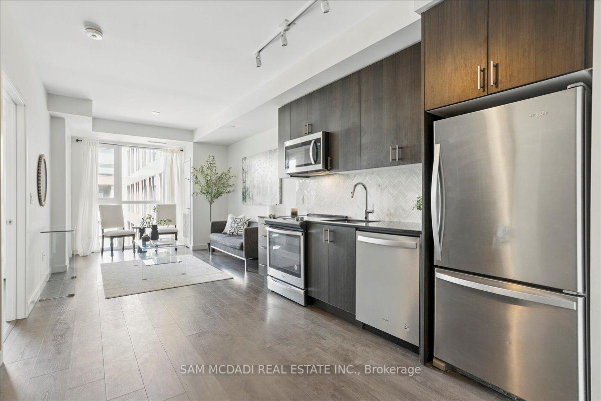 2 Bedrooms Condo at 210 Sabina Dr, Oakville For sale