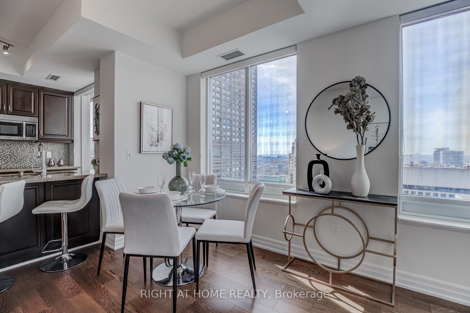 2 Bedrooms Condo at 35 Balmuto,  Toronto For sale