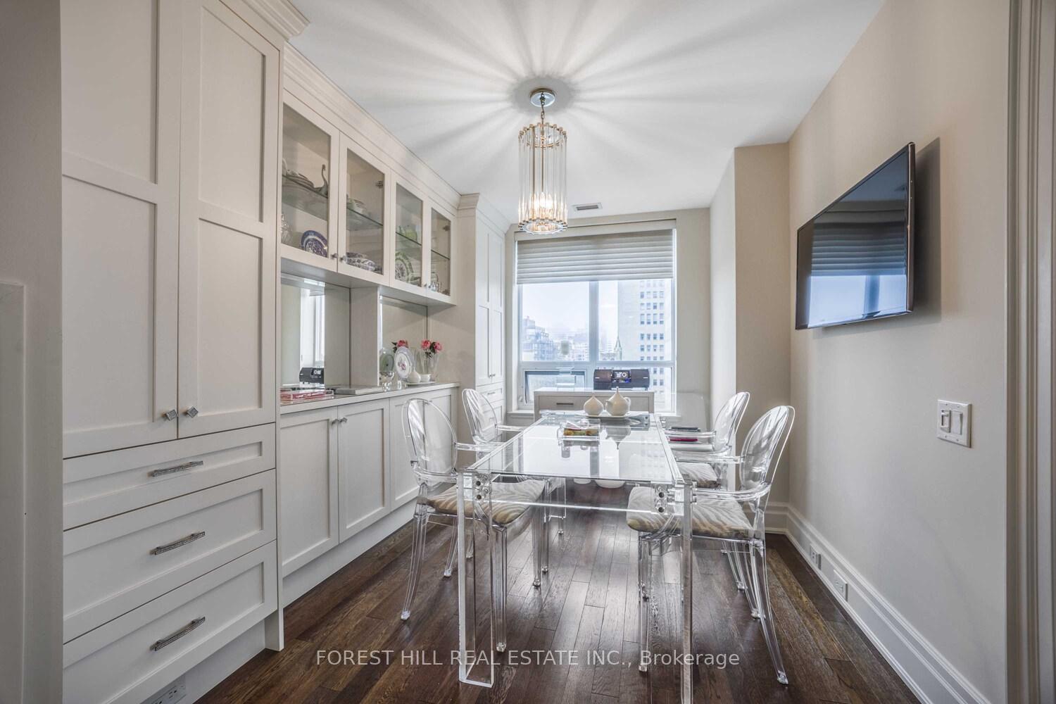 2 Bedrooms Condo at 155 St Clair, Toronto For sale