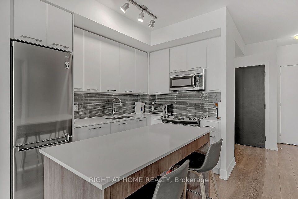 9471 Yonge