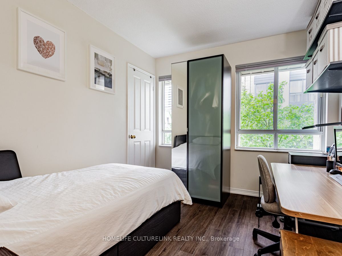 #Th116 - 38 Hollywood Avenue, Toronto, ON M2N 6S5
