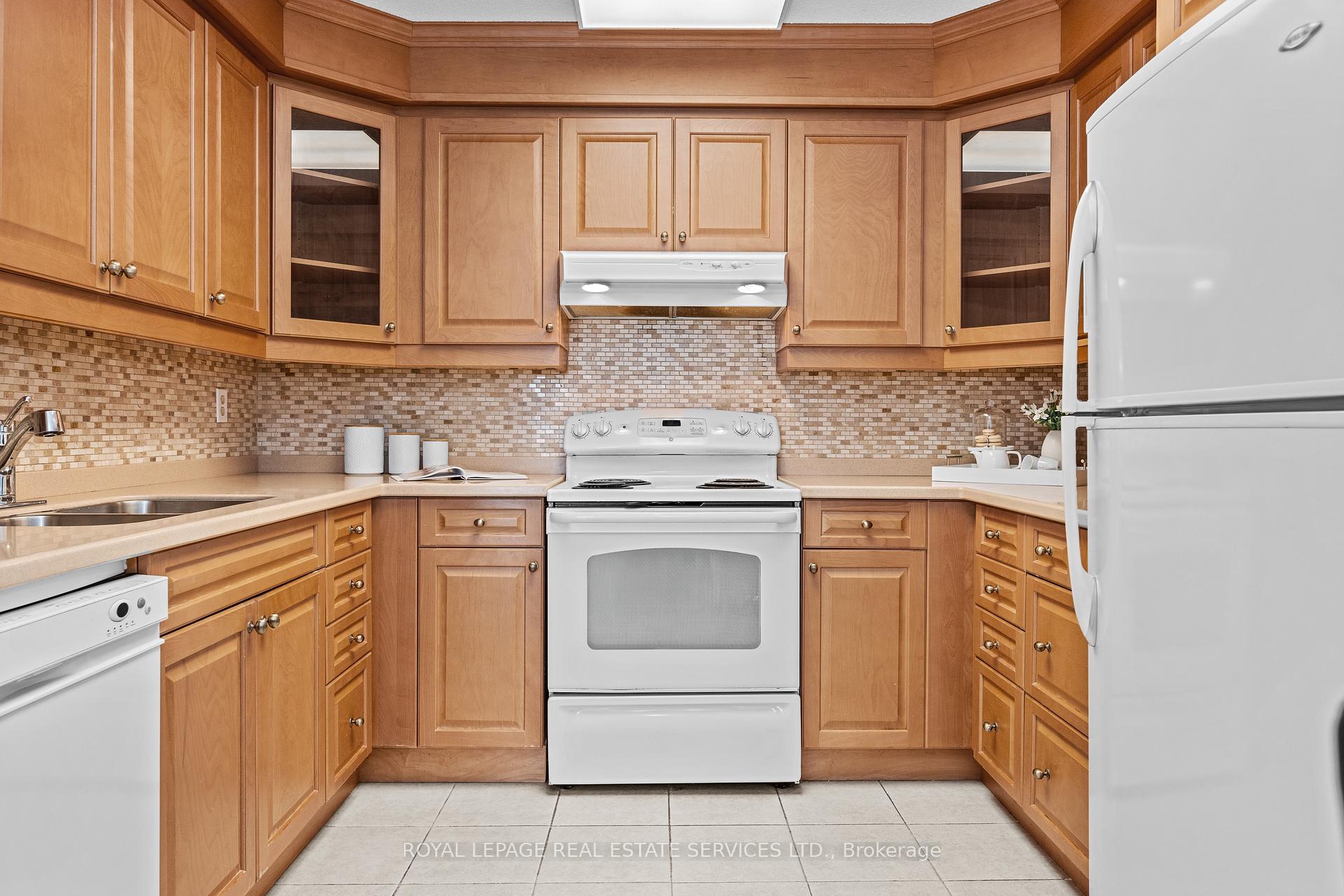 2 Bedrooms Condo at 2185 Marine,  Oakville For sale