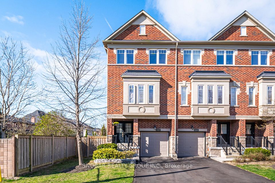 2592 Glengarry