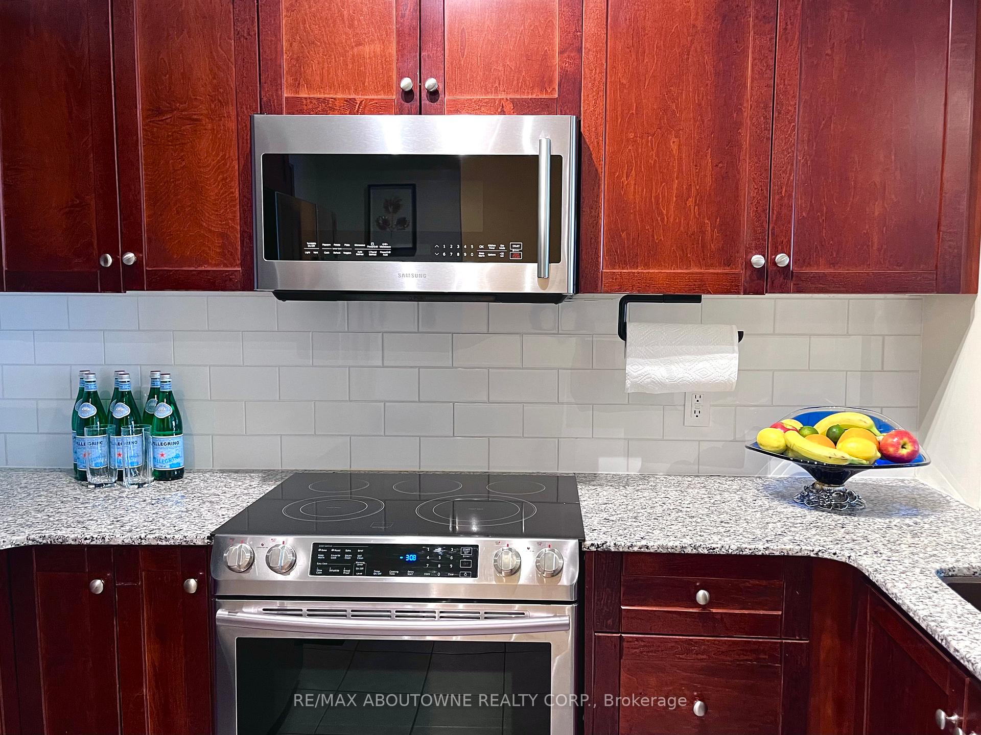 2 Bedrooms Condo at 1359 Rathburn, Mississauga For sale