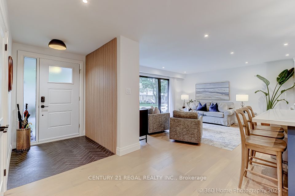 51 Sabrina Drive, Toronto, ON M9R 2J7