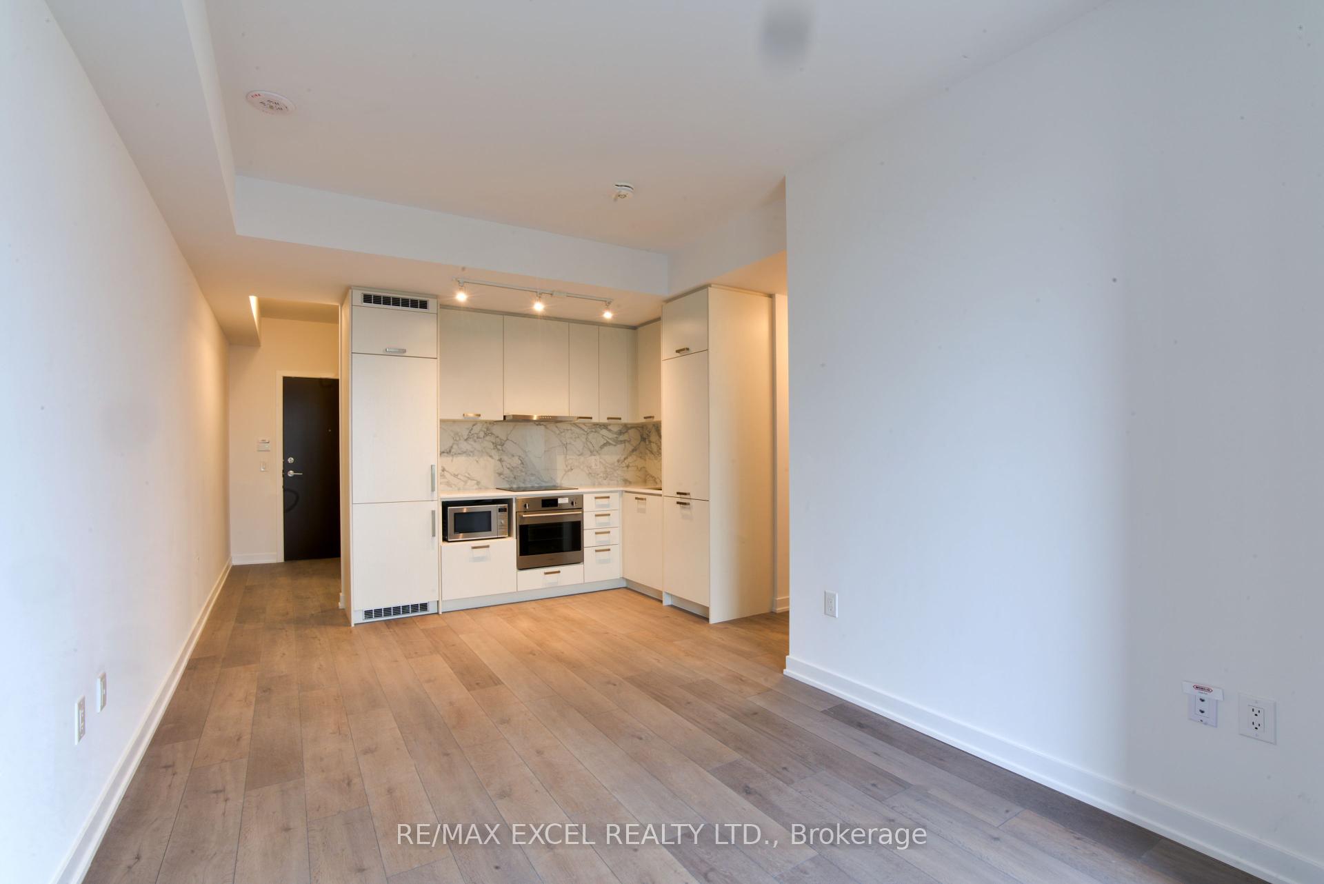 1 Bedroom Condo at 38 Honeycrisp, Vaughan For sale