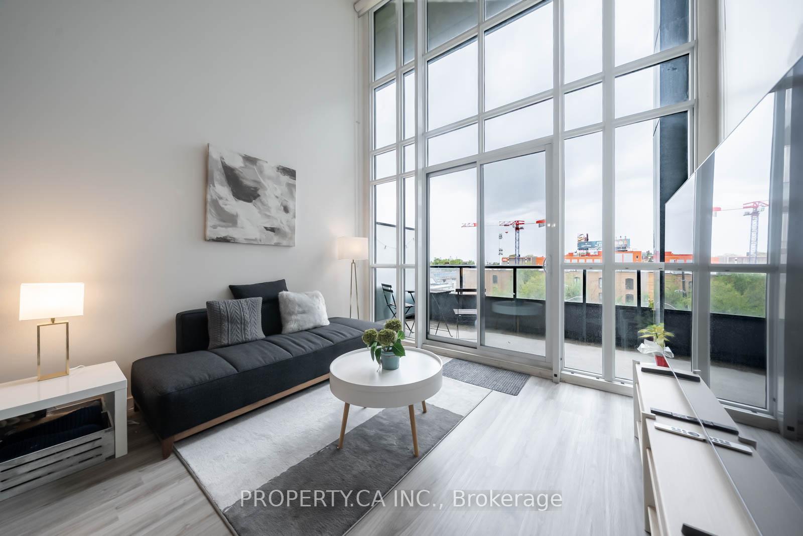 2 Bedrooms Condo at 5 Hanna, Toronto For sale