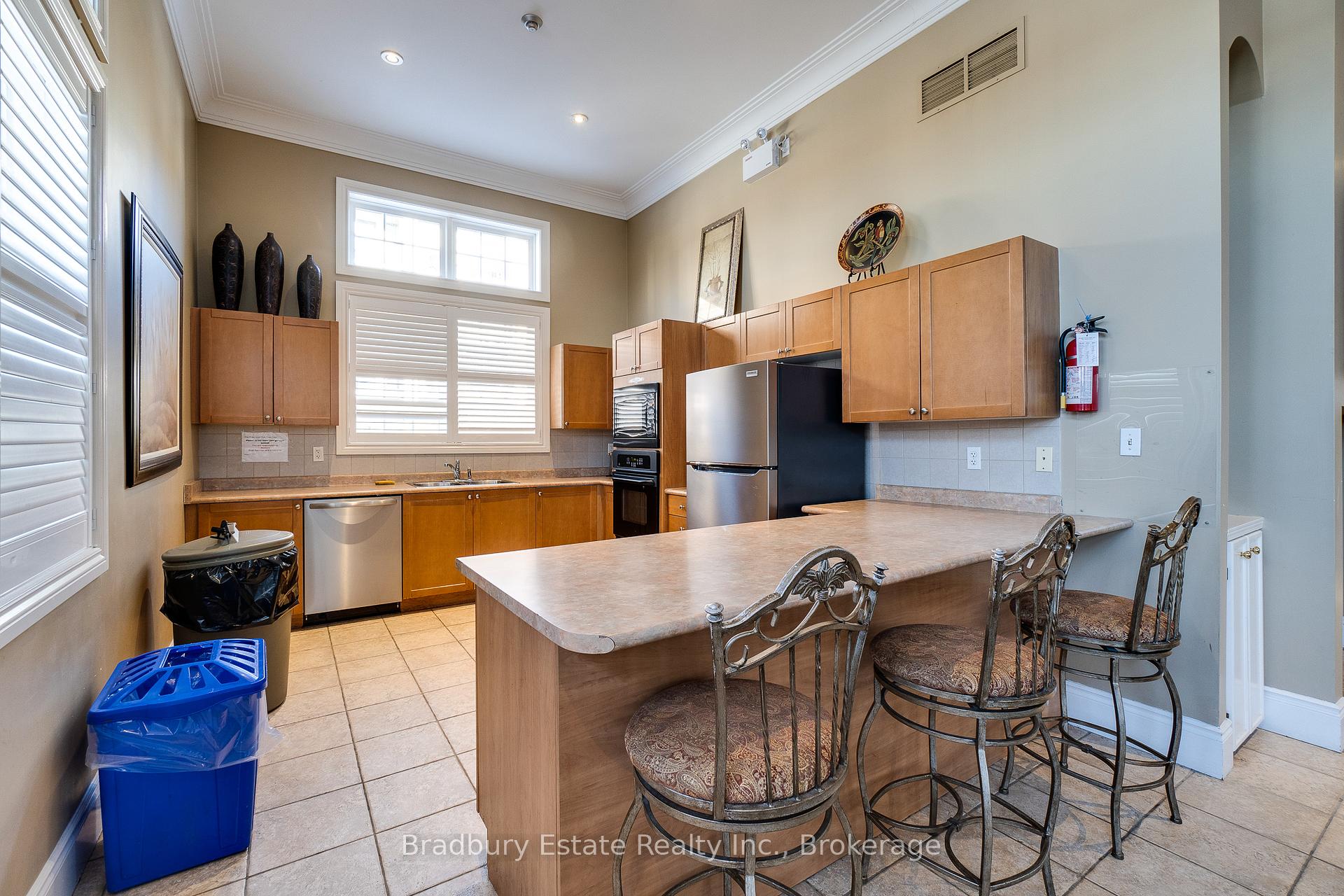 2 Bedrooms Condo at 2045 Appleby,  Burlington For sale