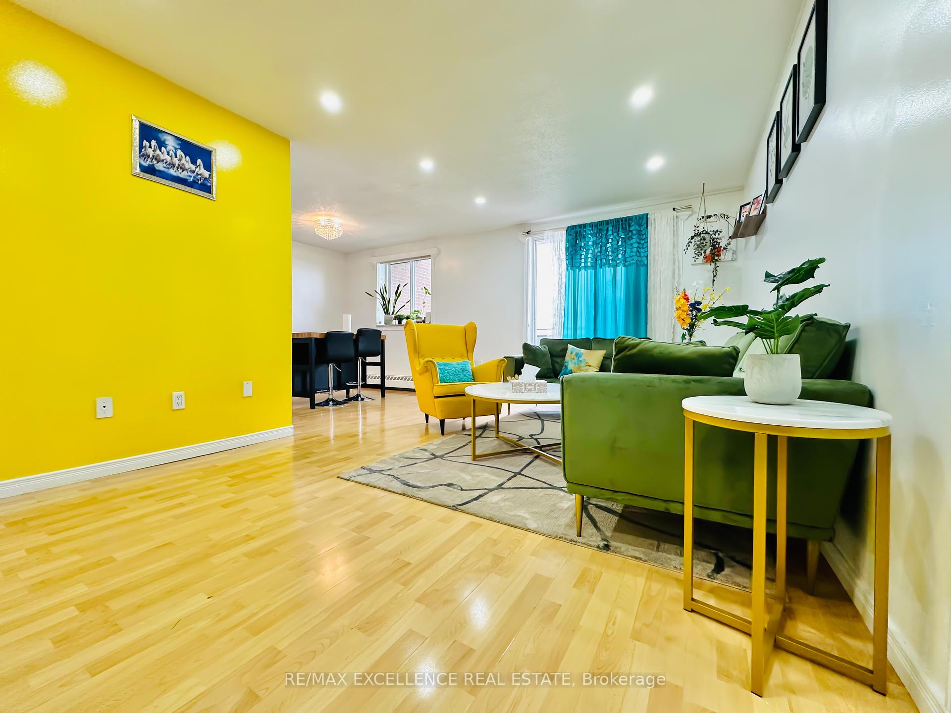 2 Bedrooms Condo at 3533 Derry,  Mississauga For sale