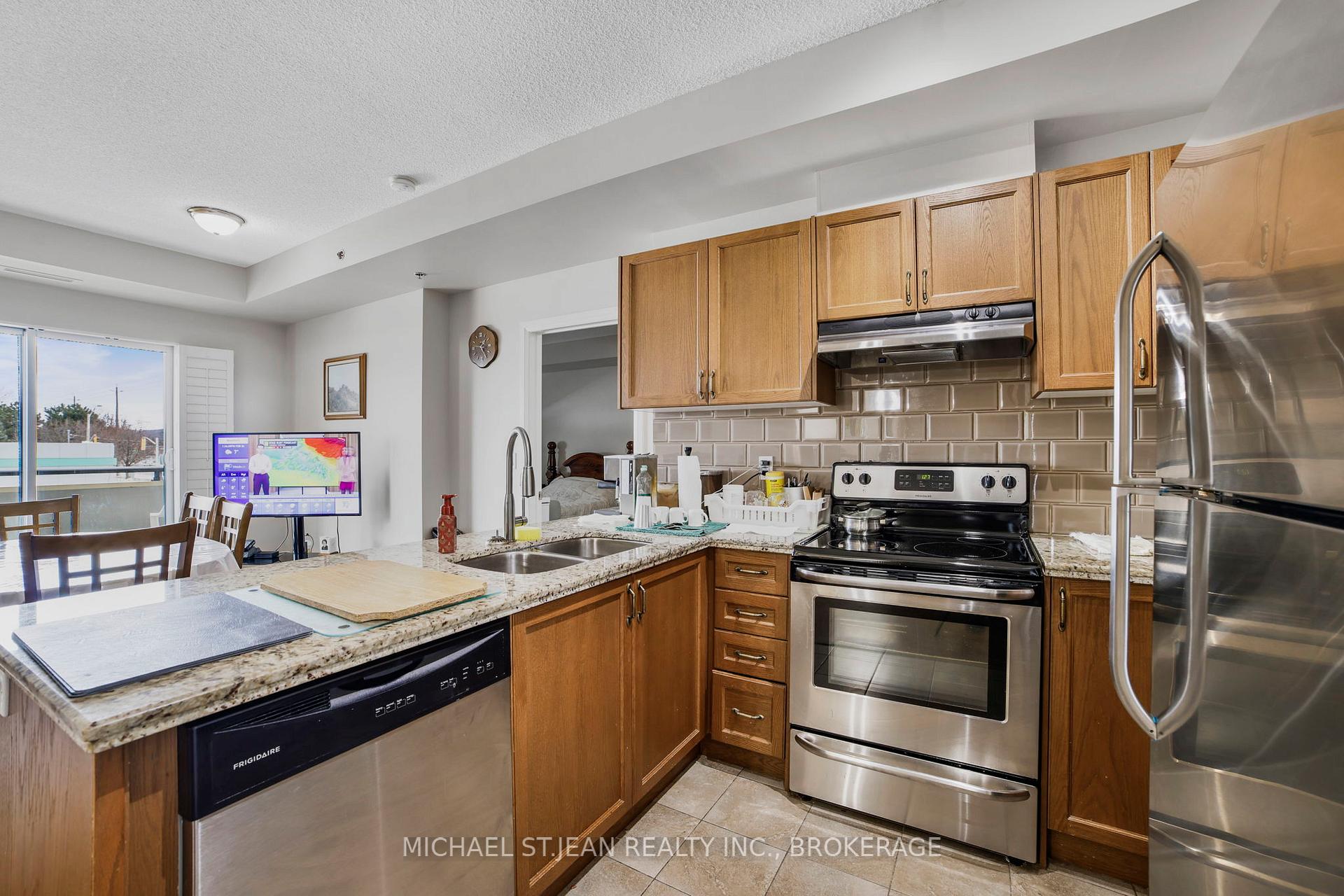 2 Bedrooms Condo at 319 Highway 8,  Hamilton For sale