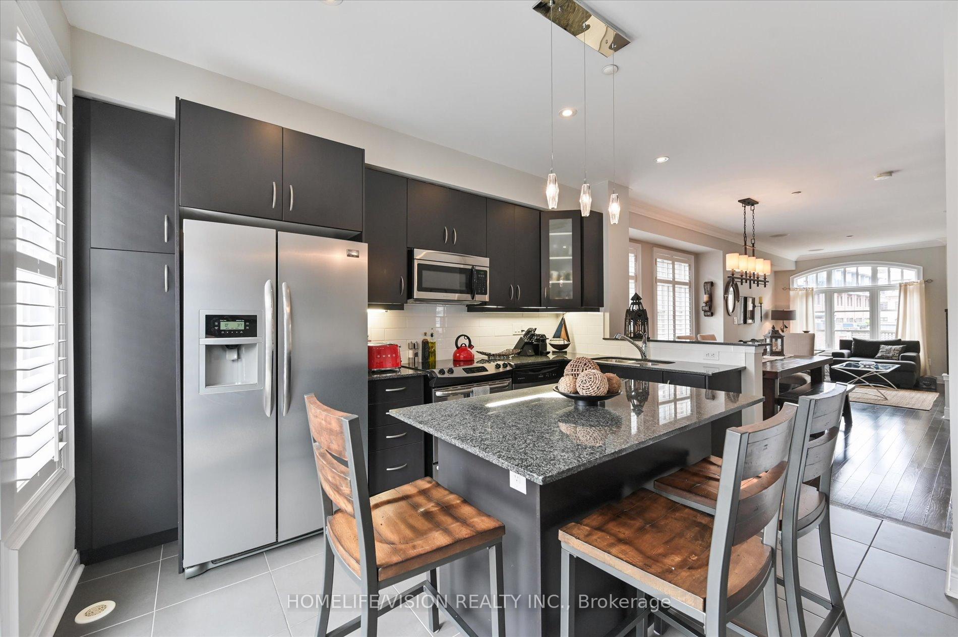 4 Bedrooms Condo at 2 Agar, Vaughan For sale