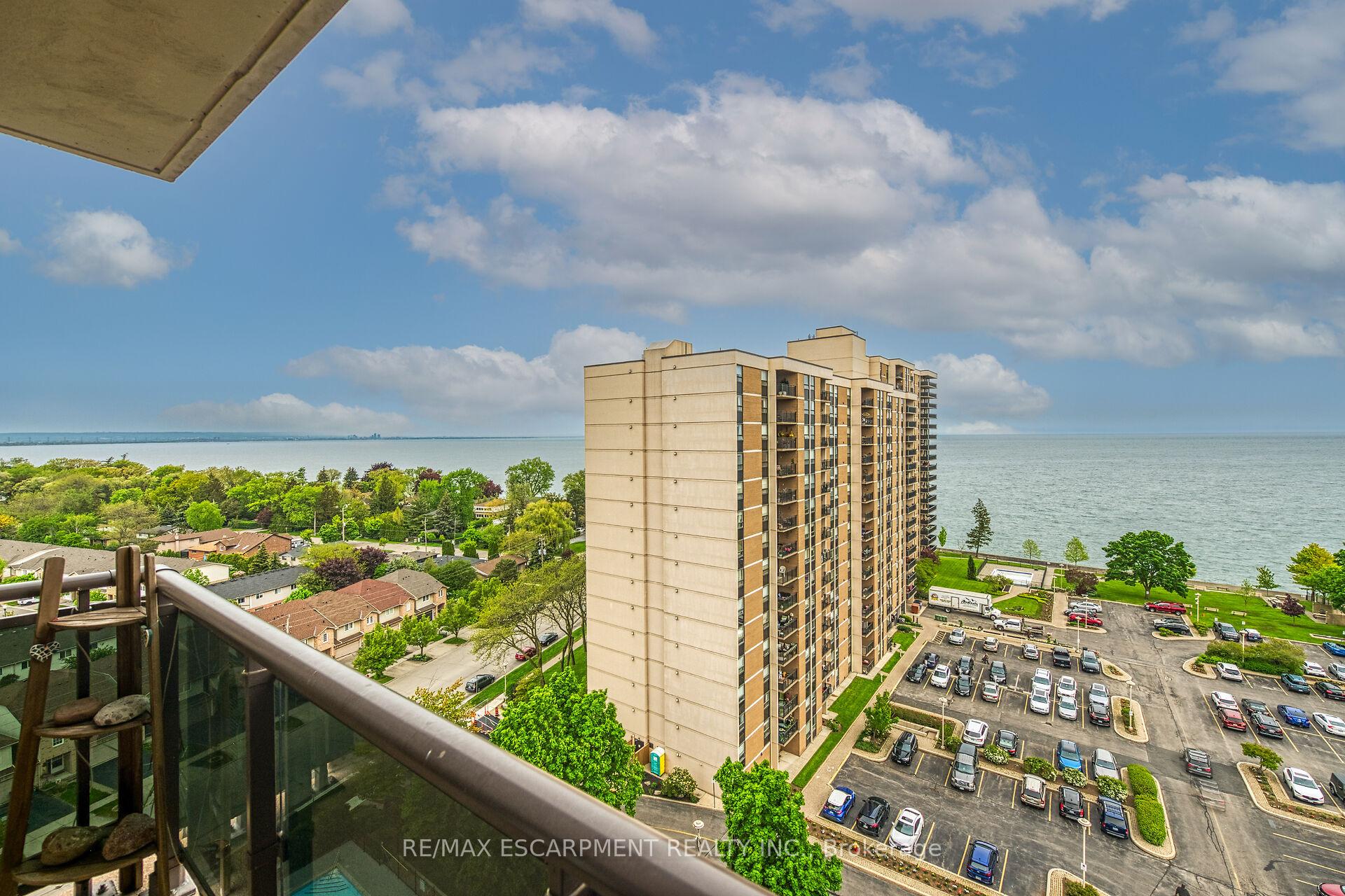 3 Bedrooms Condo at 301 Frances, Hamilton For sale