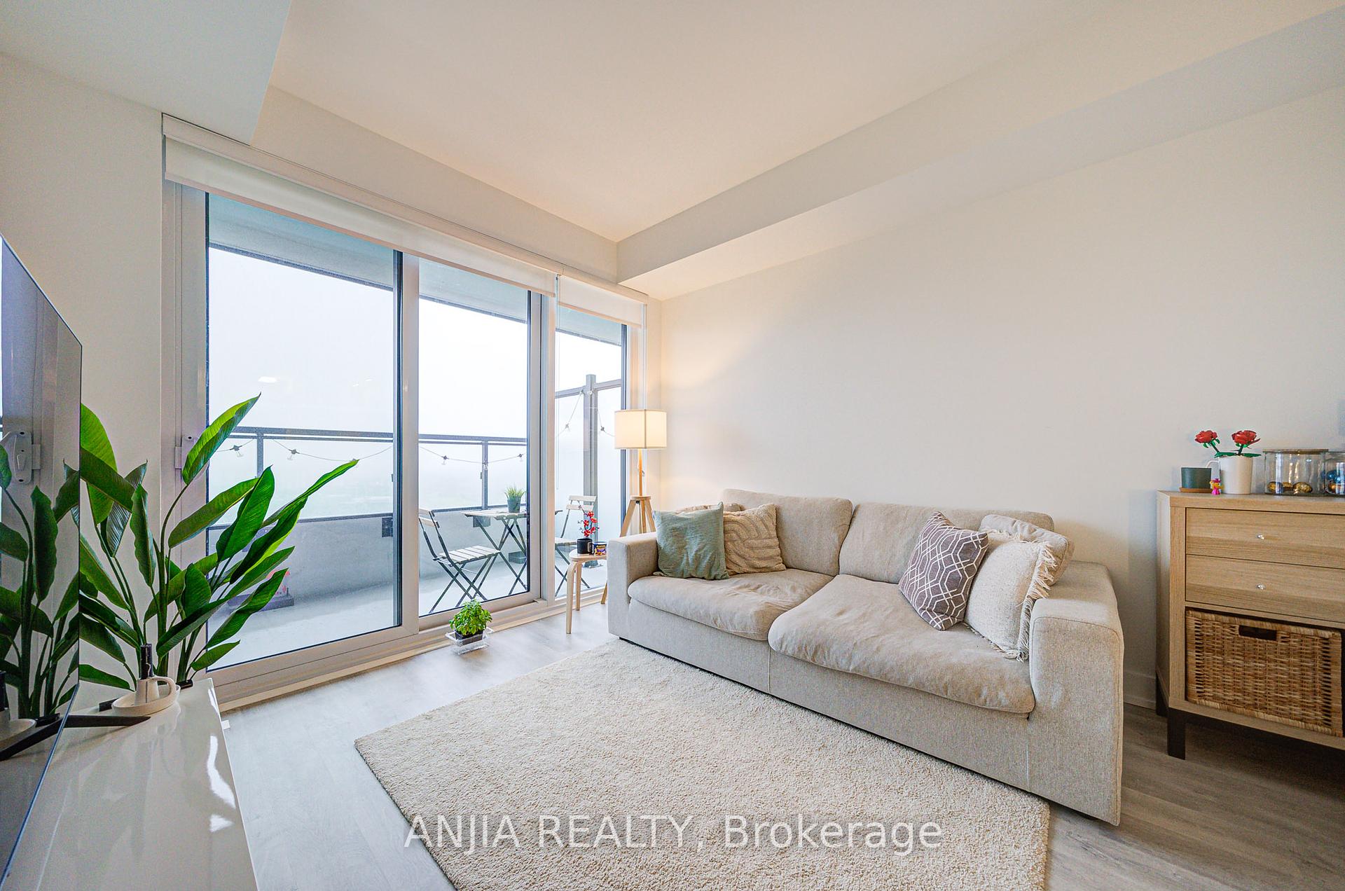 2 Bedrooms Condo at 30 Inn On The Park, Toronto For sale