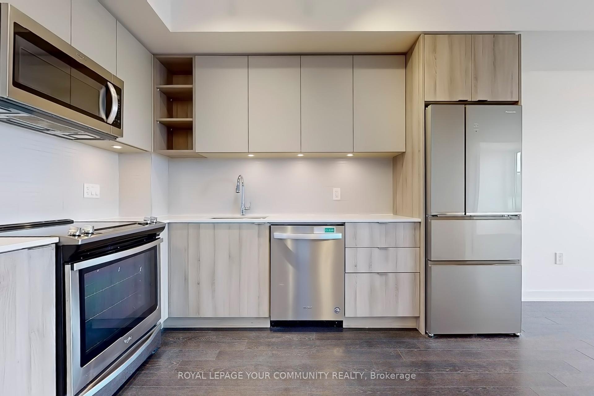 2 Bedrooms Co-op at 100 Eagle Rock, Vaughan For sale