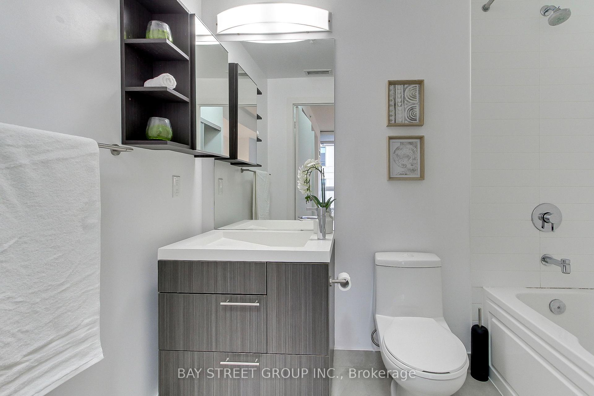 2 Bedrooms Condo at 199 Richmond, Toronto For sale