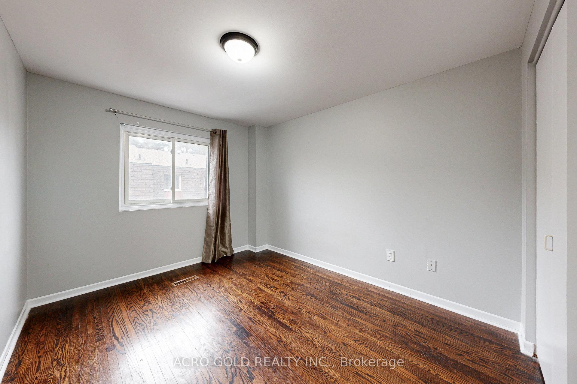 4 Bedrooms Condo at 441 Military,  Toronto For sale