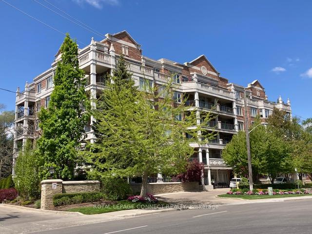 3 Bedrooms Condo at 12 Old Mill,  Toronto For sale