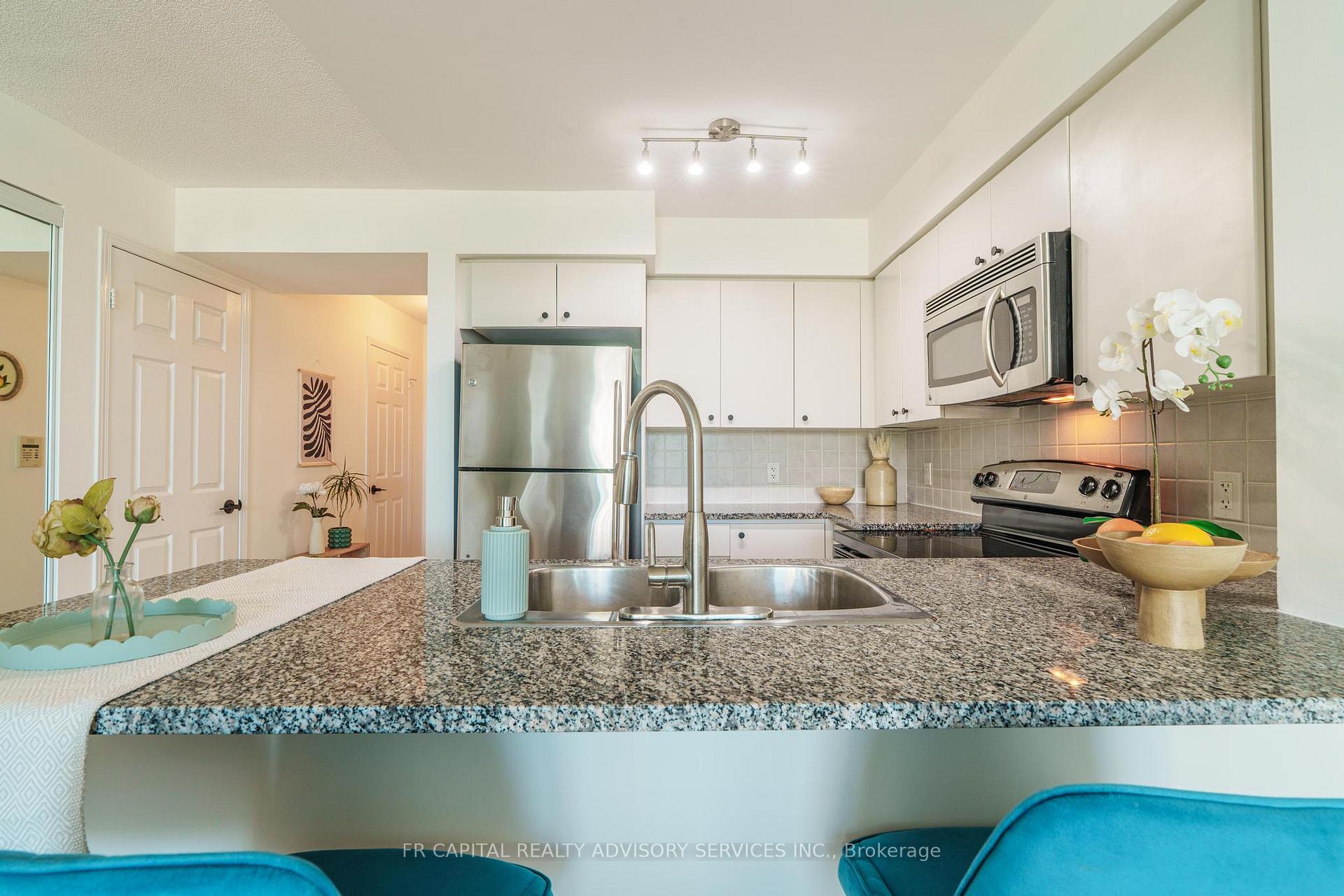 2 Bedrooms Condo at 68 Grangeway, Toronto For sale