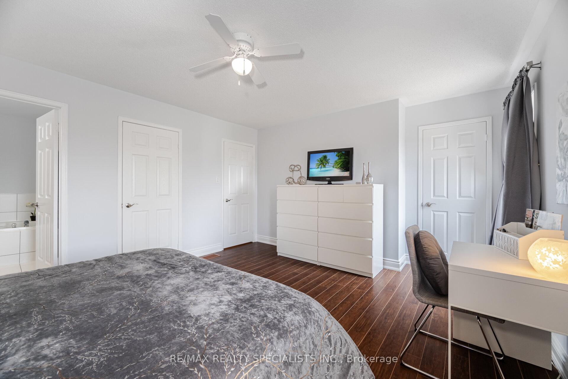 2 Bedrooms Condo at 2341 Parkhaven, Oakville For sale