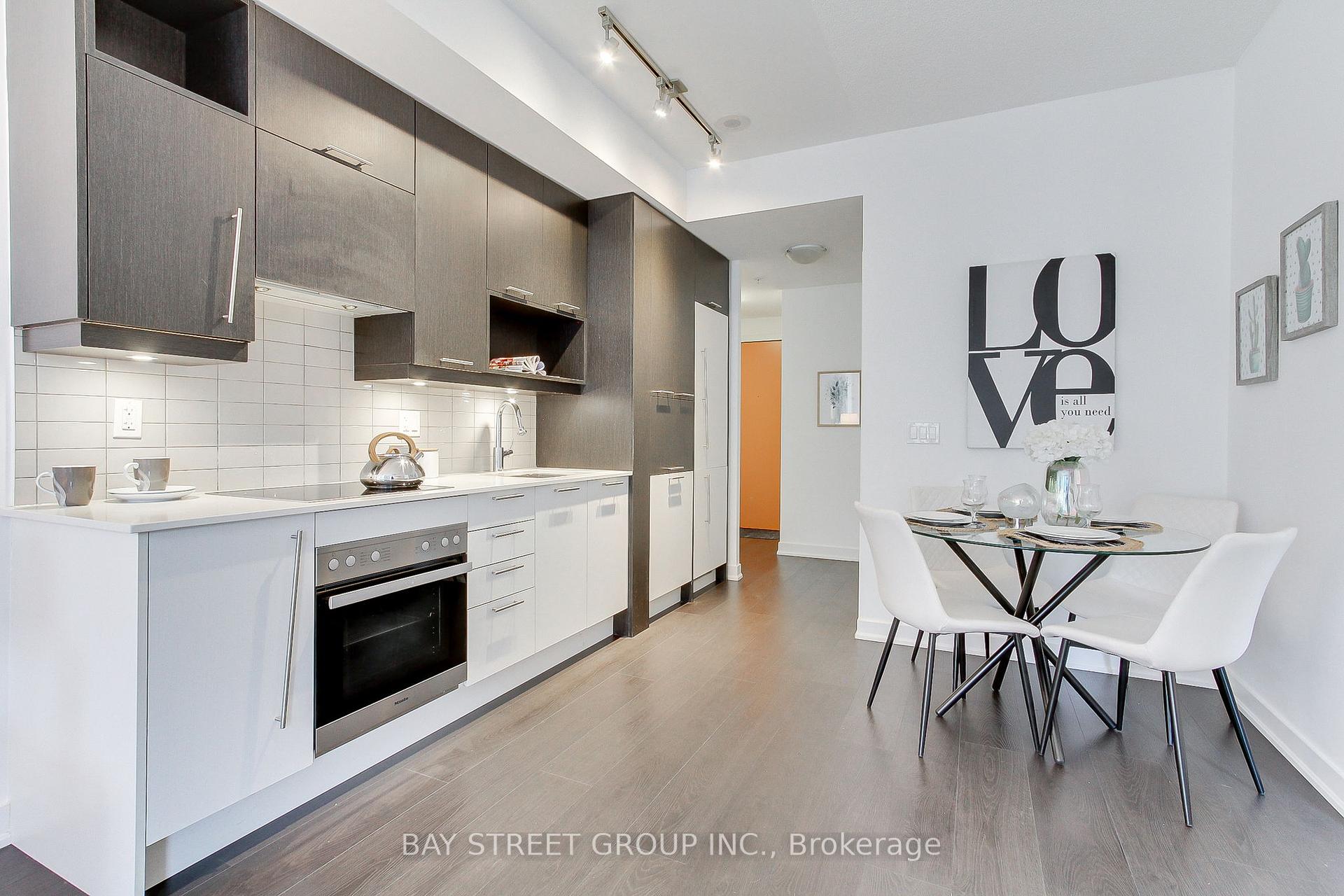 2 Bedrooms Condo at 199 Richmond, Toronto For sale