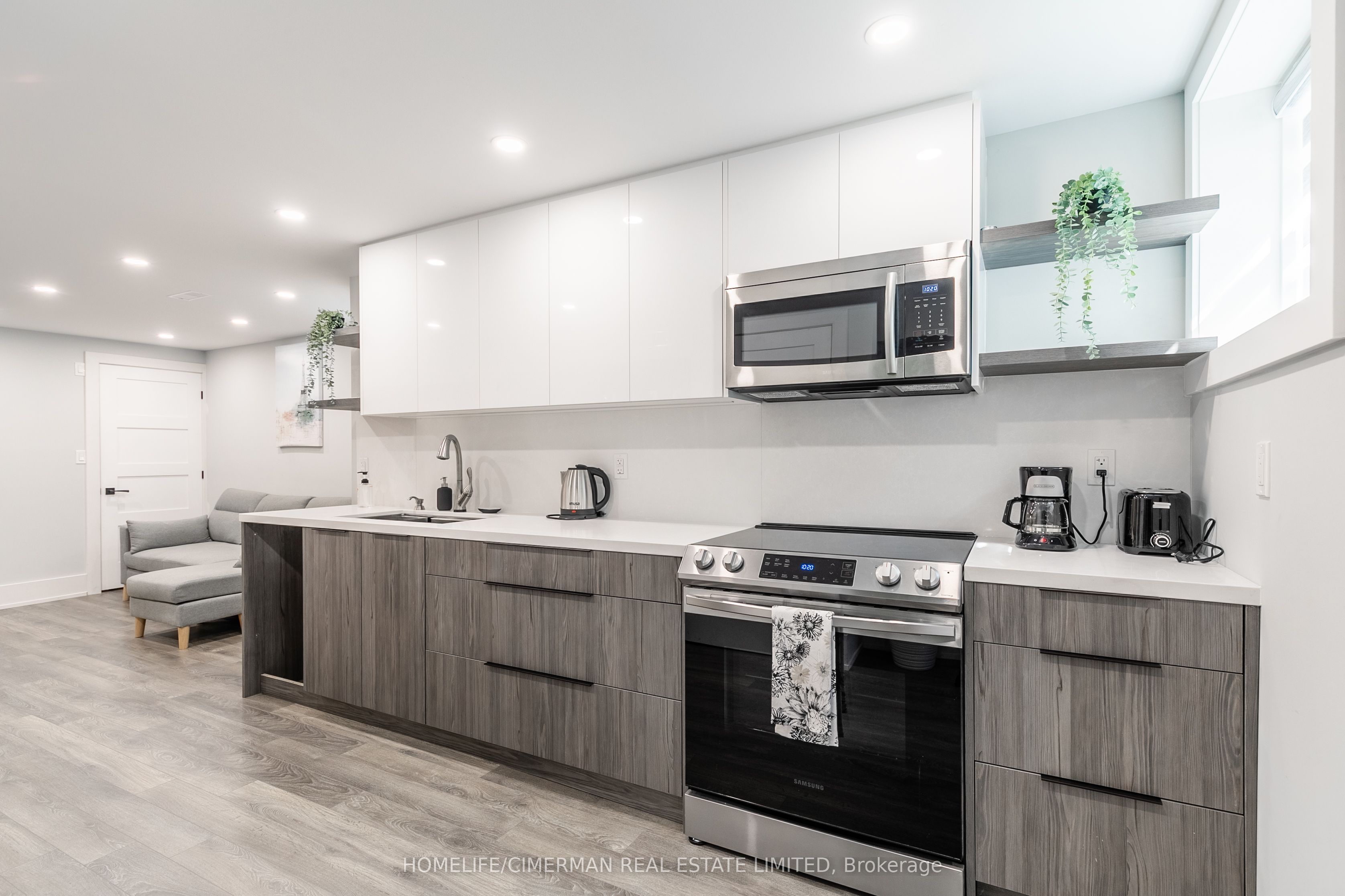 223 Manning Avenue, Toronto, ON M6J 2K8